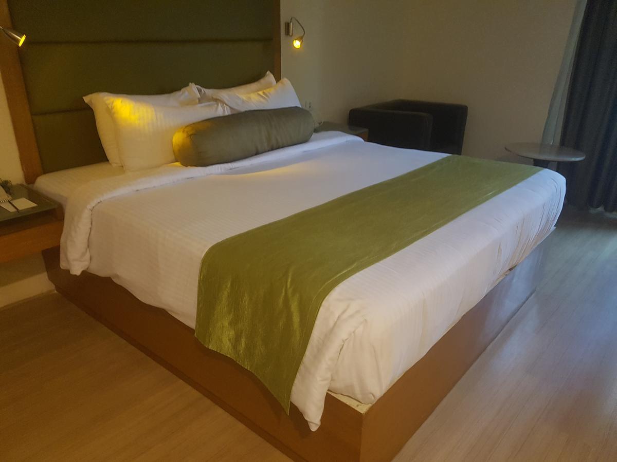Peerless Hotel Hyderabad Eksteriør billede